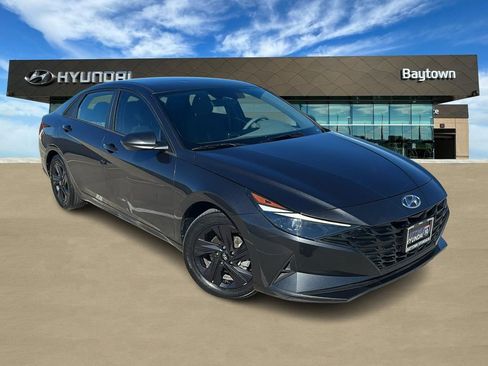 Used 2023 Hyundai Elantra SEL image 1
