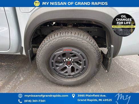 Used 2025 Nissan Frontier PRO-4X w/ Interior Protection Package AWD/4WD image 32