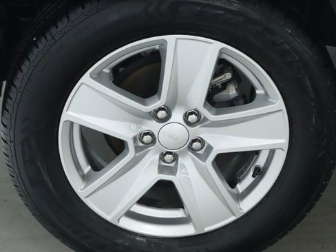 Used 2022 Jeep Compass Latitude AWD/4WD image 12