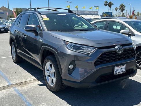 Used 2019 Toyota RAV4 XLE w/ Convenience Package AWD/4WD image 2