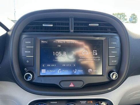 Used 2025 Kia Soul LX FWD image 22