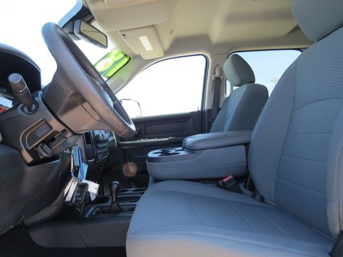 Used 2018 RAM 2500 Tradesman w/ Chrome Appearance Group AWD/4WD image 11