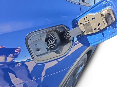 Used 2025 Toyota Prius Plug-In Hybrid image 22