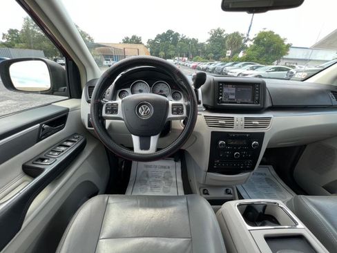 Used 2012 Volkswagen Routan SEL FWD image 13