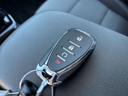 Used 2025 Chevrolet Trax LT FWD image 23