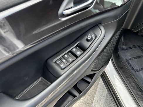 Used 2023 Jeep Grand Cherokee Altitude RWD image 17