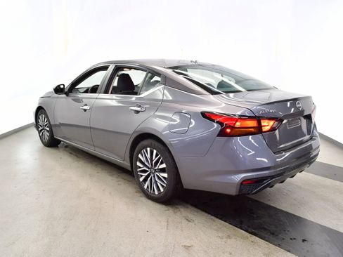 Used 2025 Nissan Altima 2.5 SV FWD image 5
