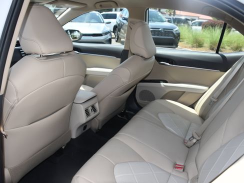 Used 2019 Toyota Camry XLE FWD image 15