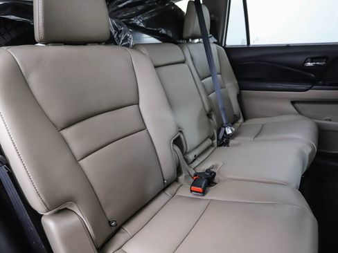 Used 2019 Honda Pilot Touring image 23