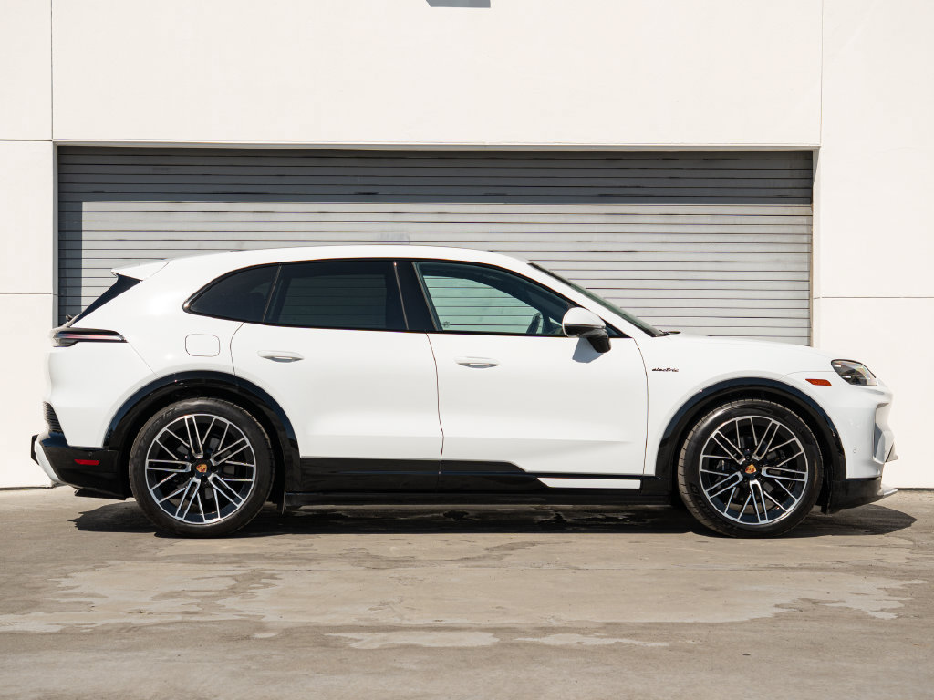 Certified 2026 Porsche Cayenne Electric AWD/4WD image 27