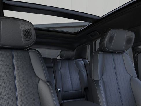 New 2025 Cadillac Lyriq Sport image 25