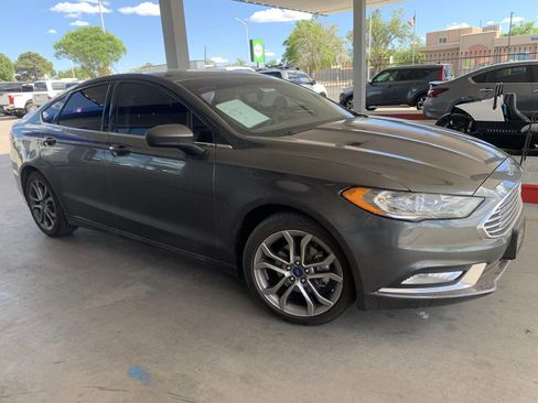 Used 2017 Ford Fusion SE w/ Equipment Group 201A FWD image 2