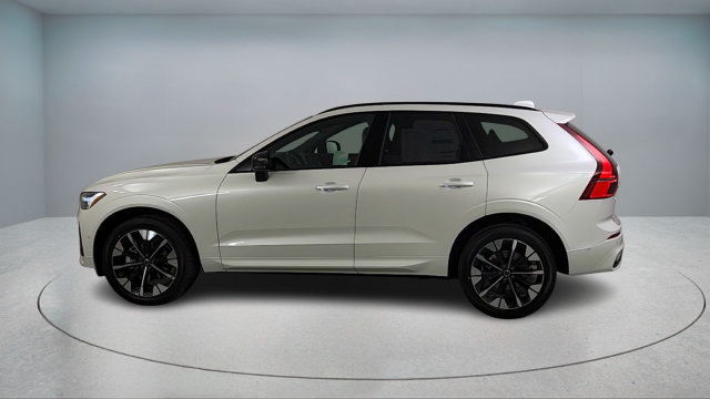 Used 2026 Volvo XC60 B5 Plus w/ Protection Package Premier AWD/4WD image 4