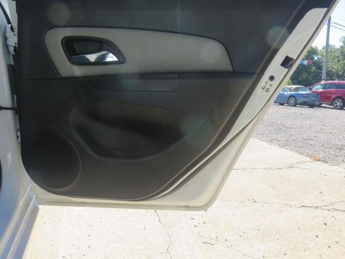 Used 2015 Chevrolet Cruze LT FWD image 17