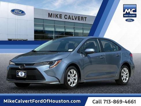 Used 2025 Toyota Corolla LE FWD image 1