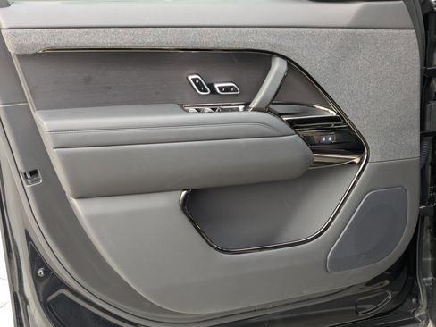Used 2025 Land Rover Range Rover Sport Autobiography image 12