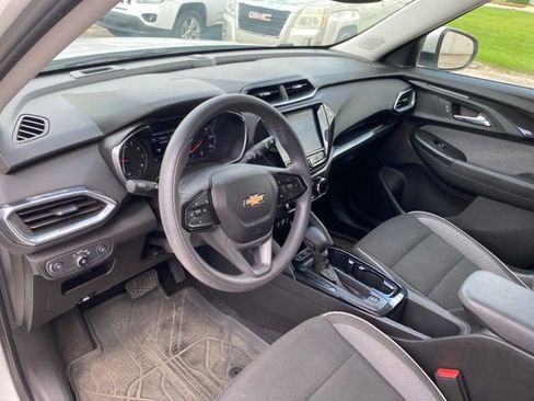 Used 2021 Chevrolet TrailBlazer LT w/ Convenience Package FWD image 23