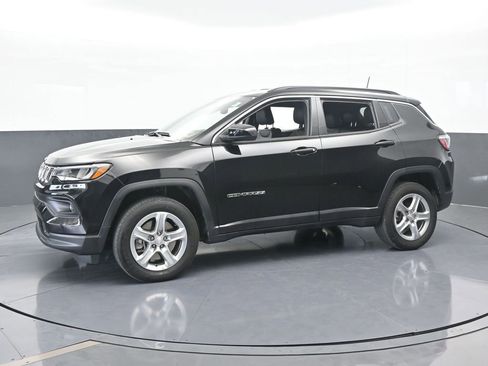 Used 2024 Jeep Compass Latitude image 2