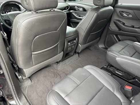 Used 2023 Chevrolet Traverse RS w/ LPO, Cargo Package image 17