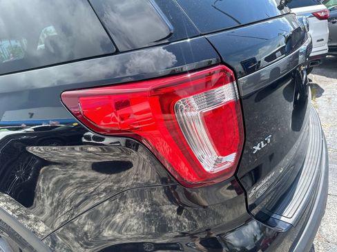 Used 2019 Ford Explorer XLT w/ Equipment Group 202A AWD/4WD image 14