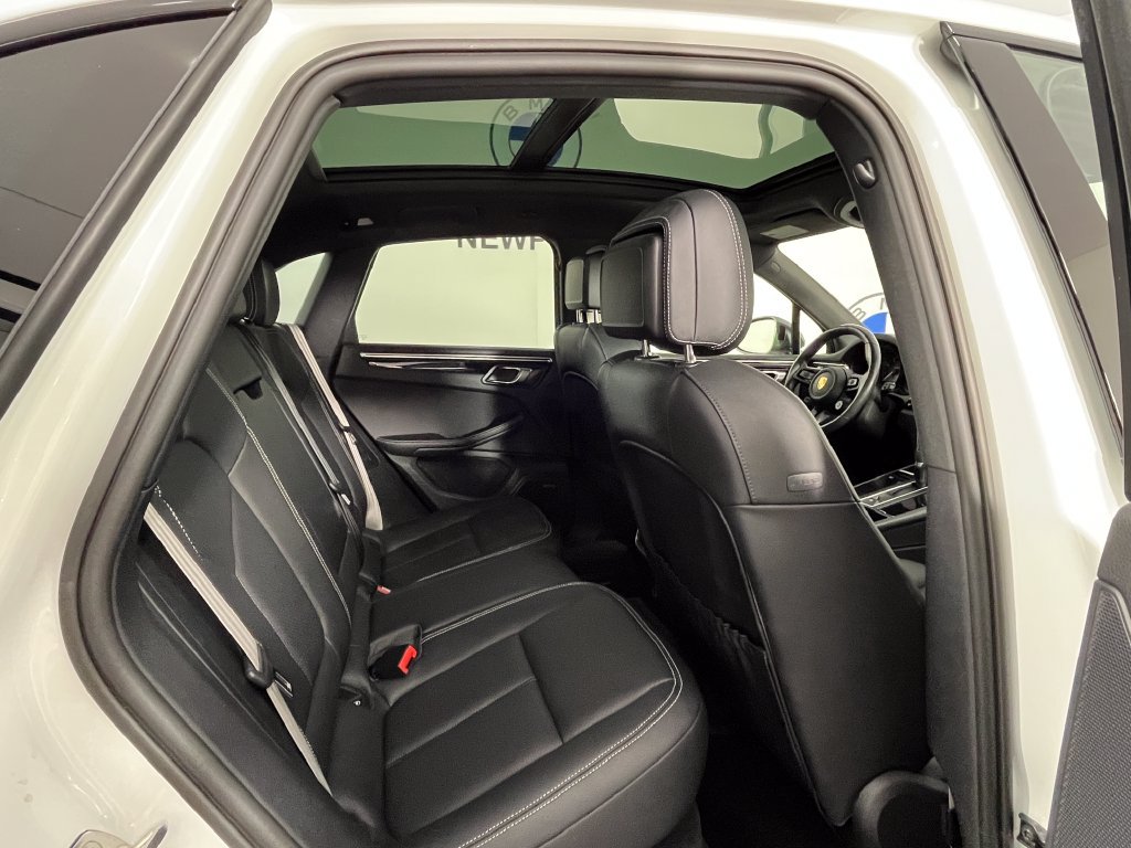 Used 2024 Porsche Macan AWD/4WD image 20