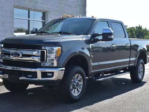 Used 2017 Ford F250 XLT w/ XLT Premium Package AWD/4WD image 17