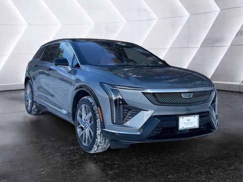 New 2026 Cadillac Optiq Luxury 2 image 8