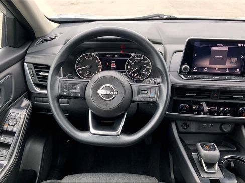 Used 2024 Nissan Rogue SV image 6