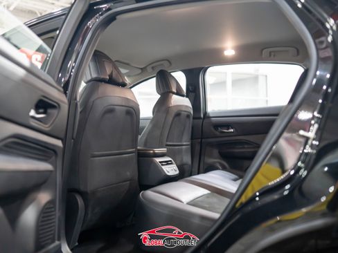 Used 2023 Nissan Ariya AWD image 21