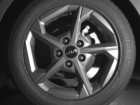 Used 2025 Kia K4 LXS image 14