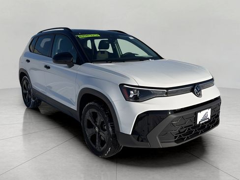 New 2025 Volkswagen Taos SE image 1