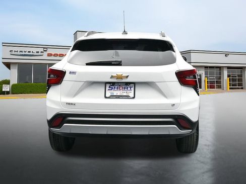 Used 2024 Chevrolet Trax LT w/ Driver Confidence Package FWD image 4