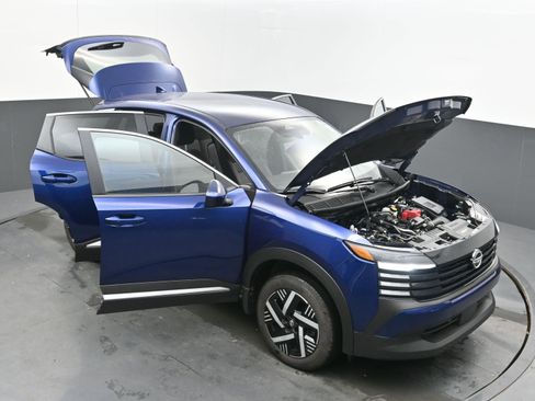 Certified 2025 Nissan Kicks SV image 39