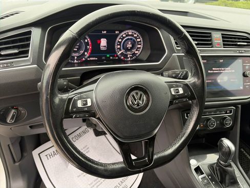 Used 2018 Volkswagen Tiguan SEL Premium image 18