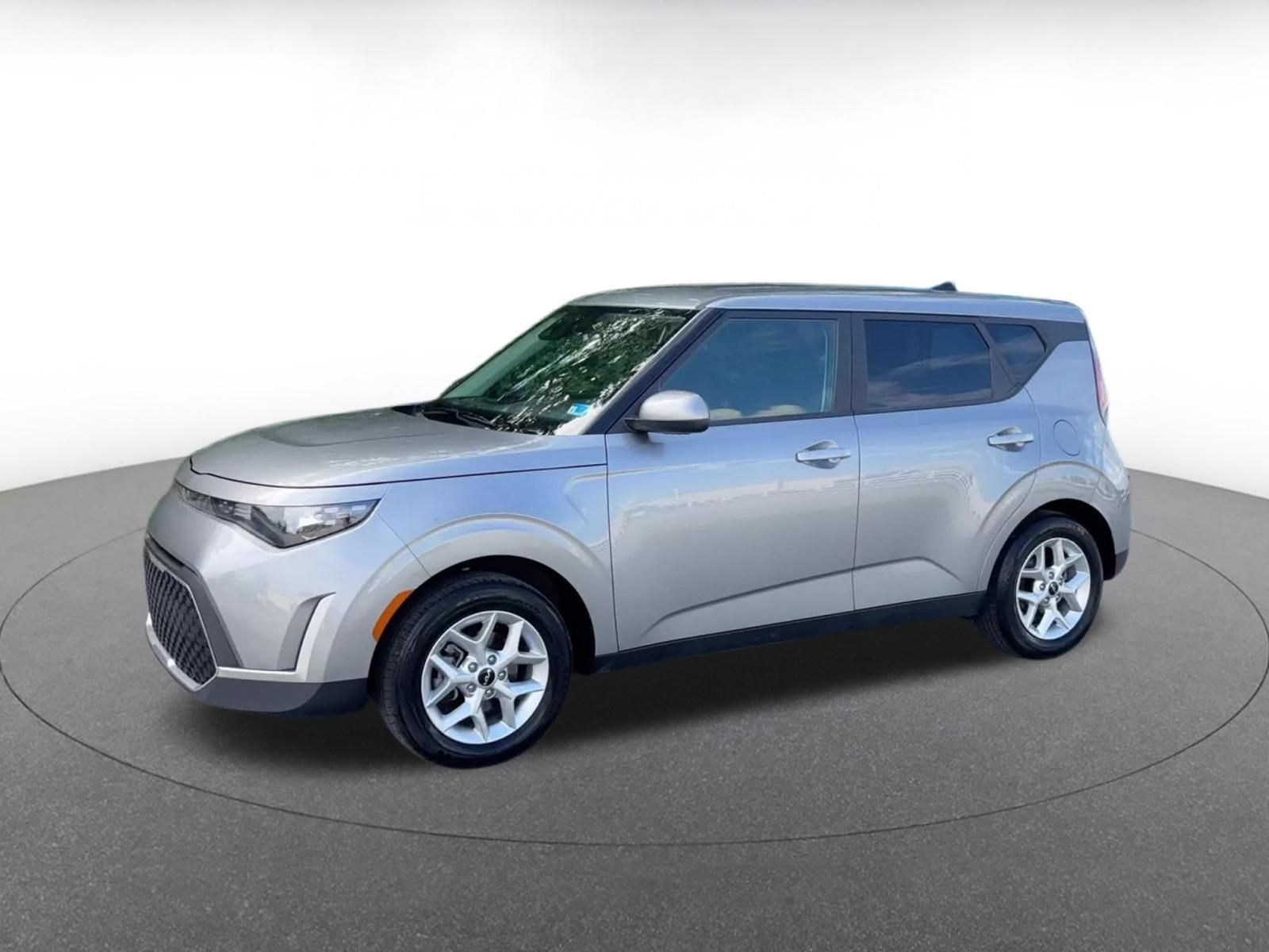 Used 2025 Kia Soul LX w/ LX Technology Package FWD image 7
