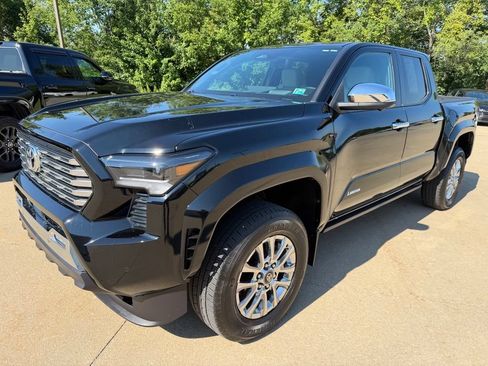 Certified 2025 Toyota Tacoma Limited AWD/4WD image 1