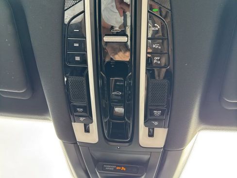 Used 2023 Porsche Cayenne image 26