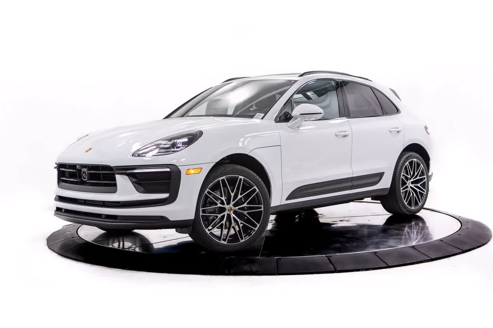 Certified 2026 Porsche Macan AWD/4WD image 1
