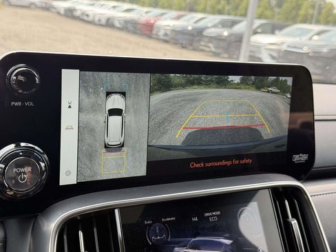 Used 2025 Lexus LX 700h Luxury AWD/4WD image 11