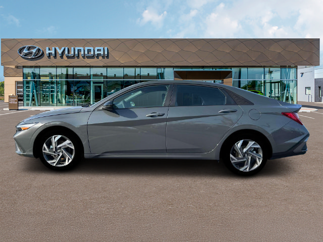 New 2025 Hyundai Elantra SEL FWD image 3