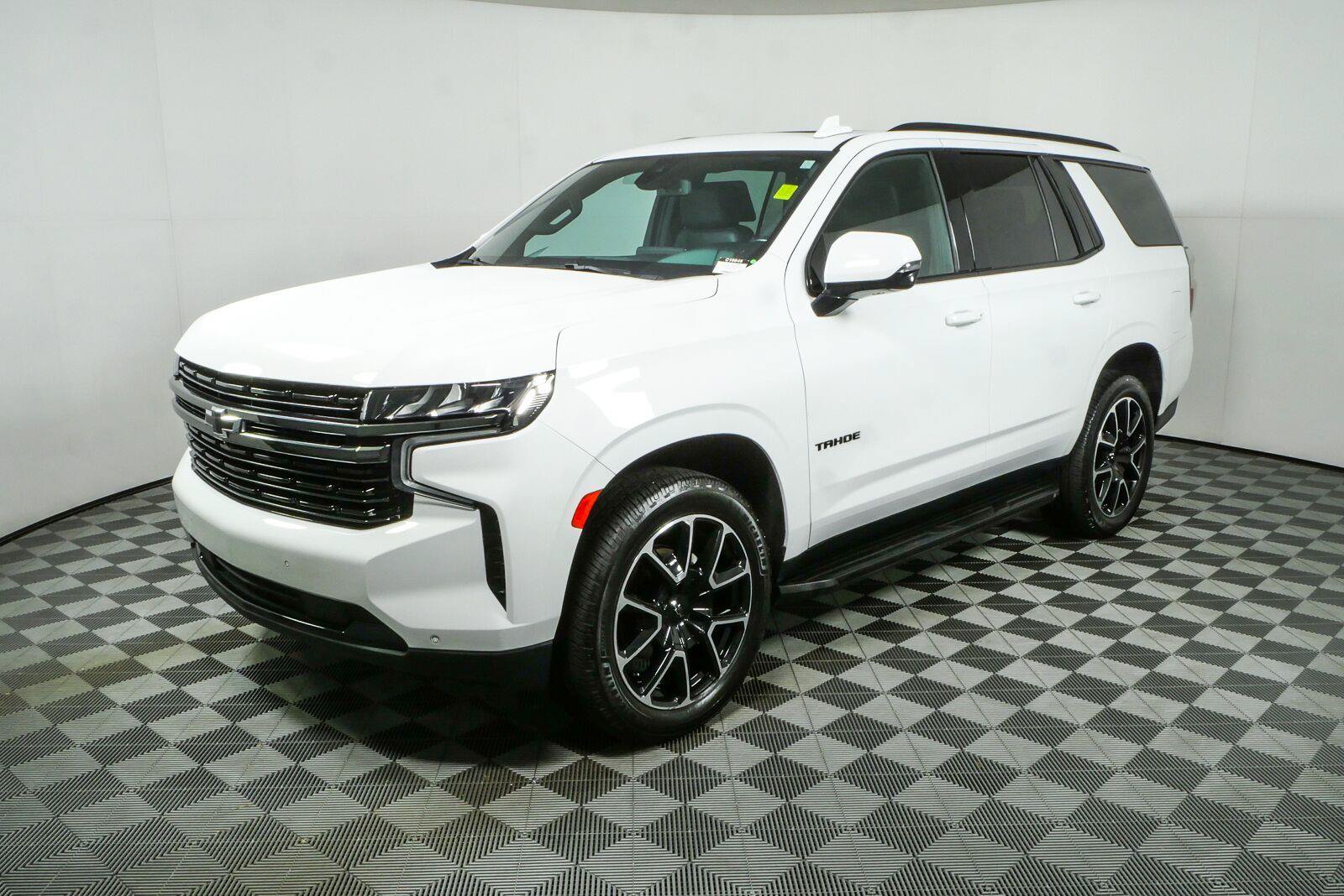 Used 2021 Chevrolet Tahoe RST w/ Luxury Package RWD image 29