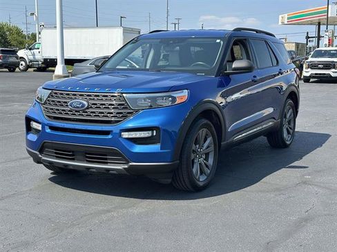 Used 2021 Ford Explorer XLT w/ Equipment Group 202A AWD/4WD image 6