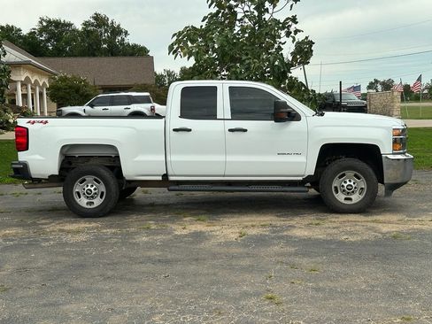 Used 2019 Chevrolet Silverado 2500 W/T AWD/4WD image 4