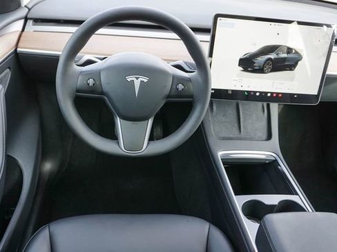 Used 2025 Tesla Model Y Long Range image 16