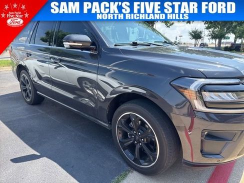 Used 2024 Ford Expedition Limited AWD/4WD image 2