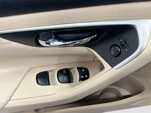 Used 2016 Nissan Altima 2.5 SL w/ 2.5 Technology Package image 18