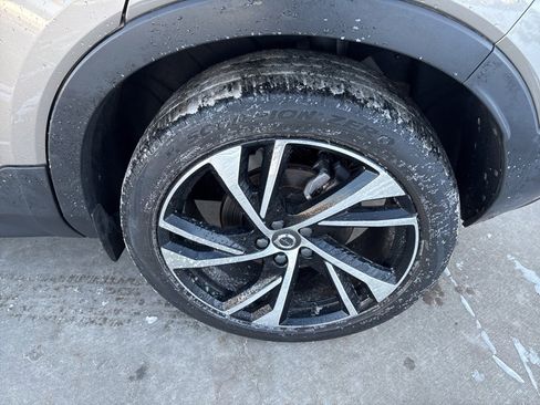 Used 2022 Volvo XC40 T5 R-Design w/ Climate Package image 15