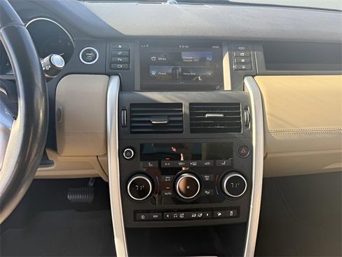 Used 2018 Land Rover Discovery Sport HSE image 17