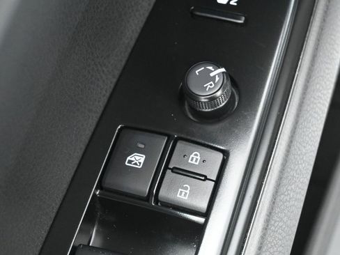 Used 2025 Toyota Camry XLE w/ Premium Package image 15