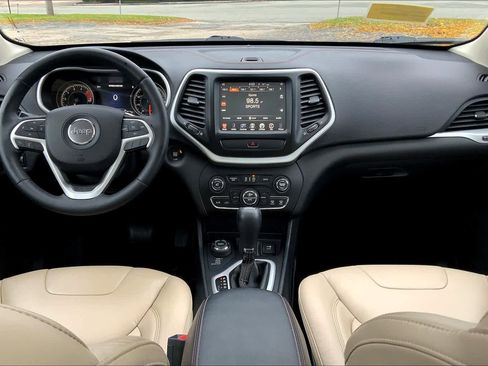 Used 2017 Jeep Cherokee Limited image 15